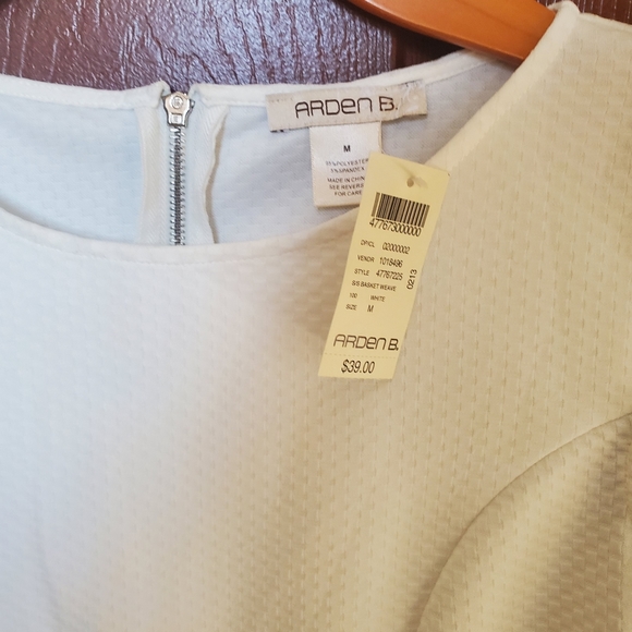 Top - Picture 2 of 3